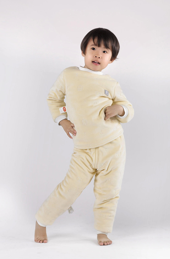 卓?jī)呵锒禊Z絨肩開(kāi)套裝