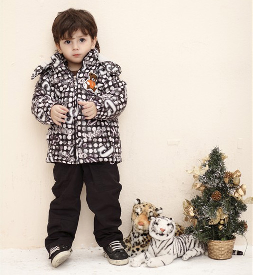 小熊B琪男童白點(diǎn)圖案外套