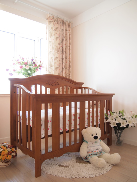 戴安娜橡木嬰兒床