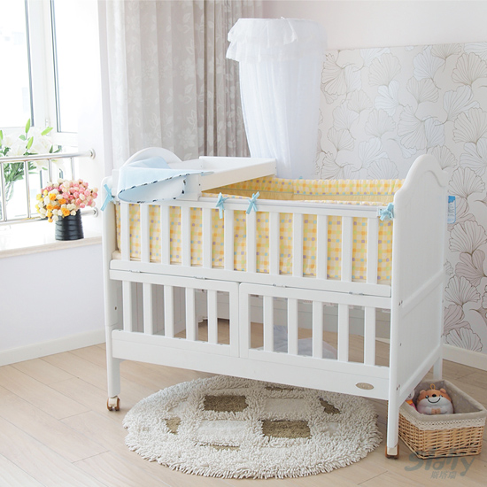 森尼嬰兒床白色