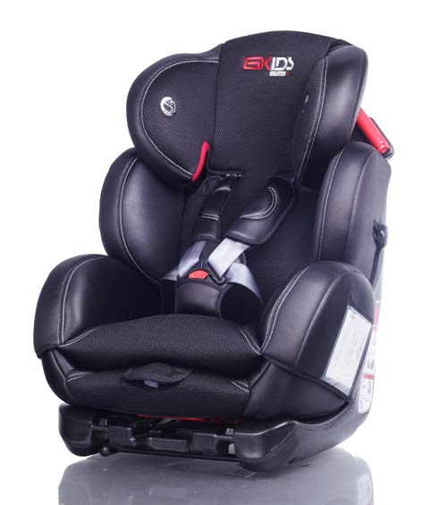 環(huán)球娃娃魔力星黑色安全座椅側(cè)面