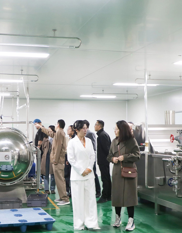 菏澤學(xué)院藥學(xué)院領(lǐng)導(dǎo)蒞臨中舜生物考察指導(dǎo)10.jpg 菏澤學(xué)院藥學(xué)院領(lǐng)導(dǎo)蒞臨中舜生物考察指導(dǎo)10.jpg
