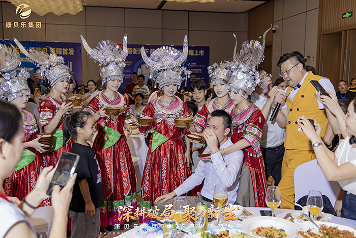 開場舞1.jpg 開場舞1.jpg